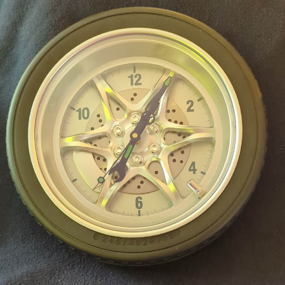 Santagai 14" Tire Clock